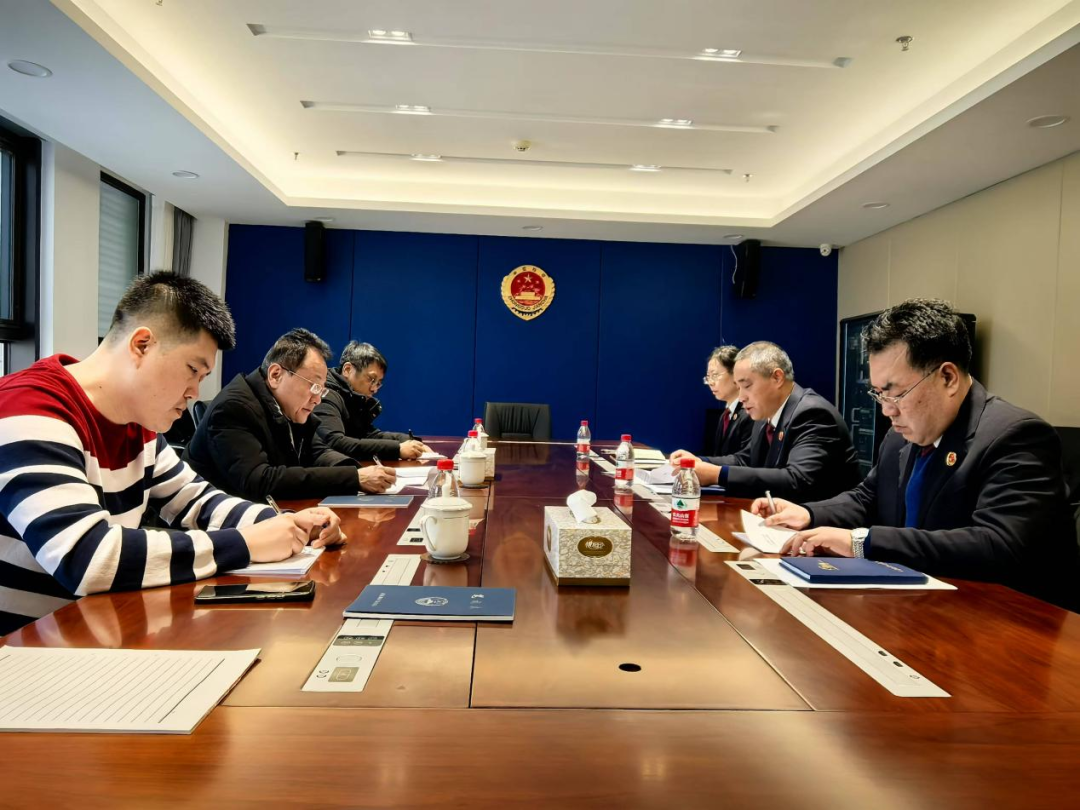 大连铁路运输检察院党组召开2024年度民主生活会