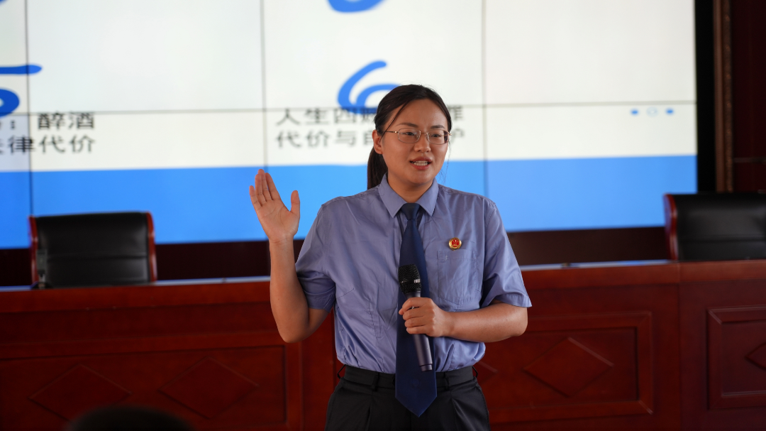 暑运普法正当时 法治清风拂站段∣大连铁检院深入客运段开展职工常见犯罪风险预防专题授课